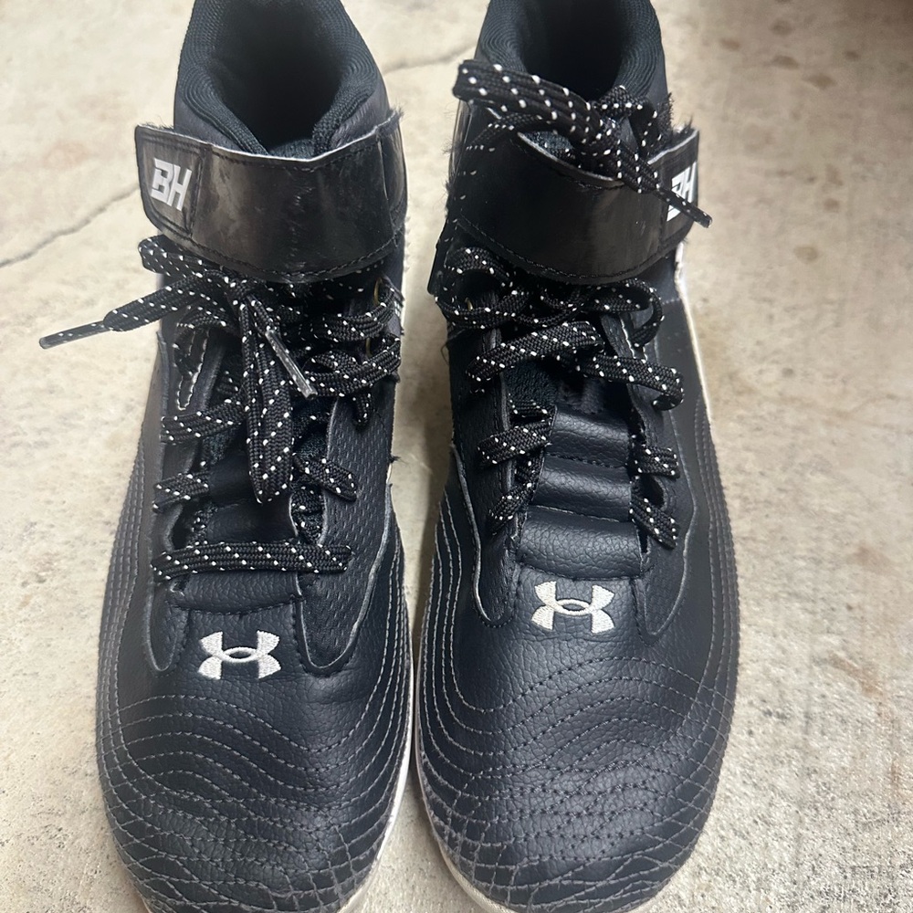 Under Armour Black High-Top Athletic Shoes with Reflective Laces